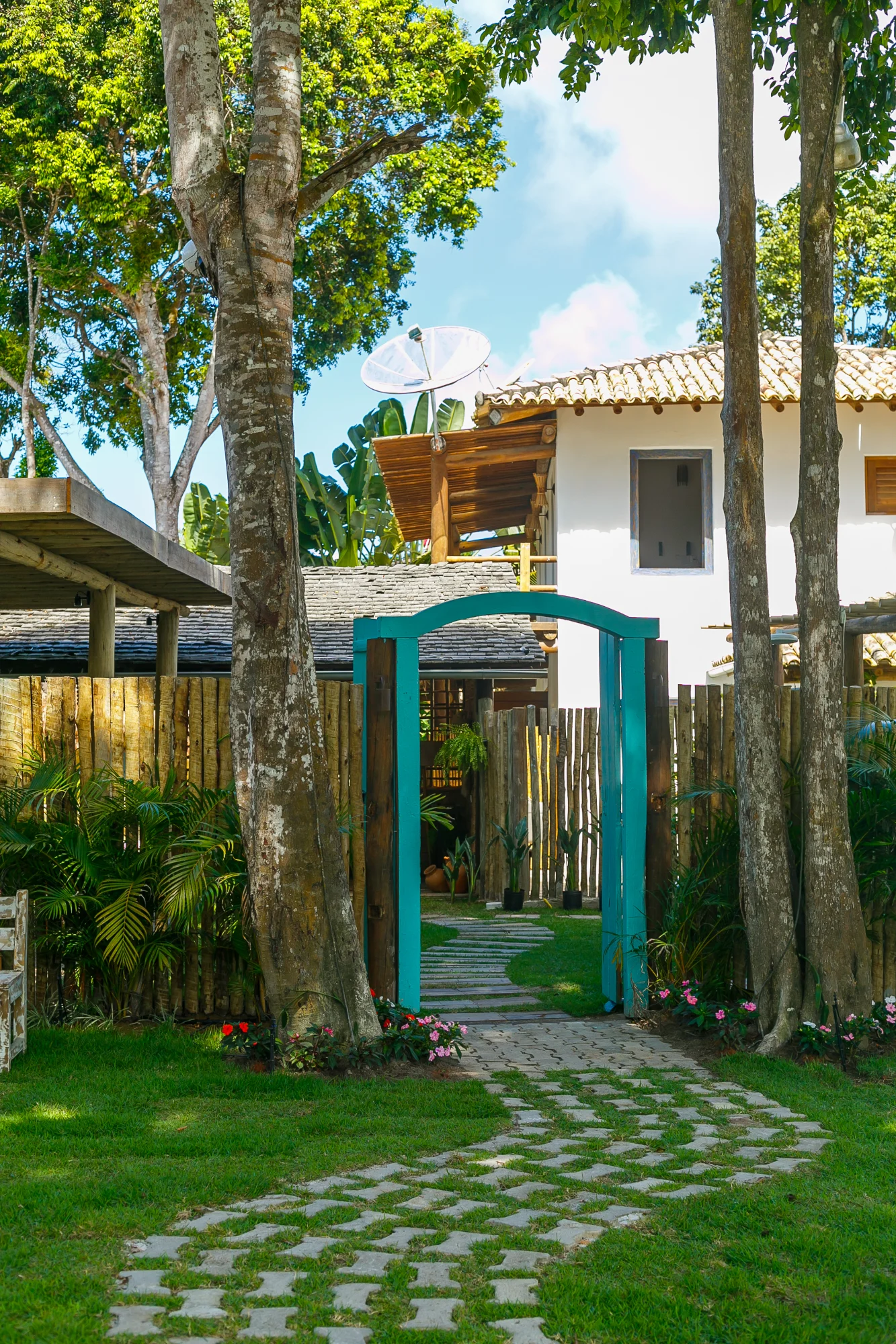 CASA 14 - PROX. AO QUADRADO